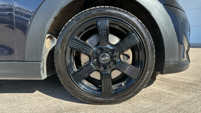 MINI Hatchback 2.0 Cooper S Classic Premium 5dr Auto Petrol Hatchback